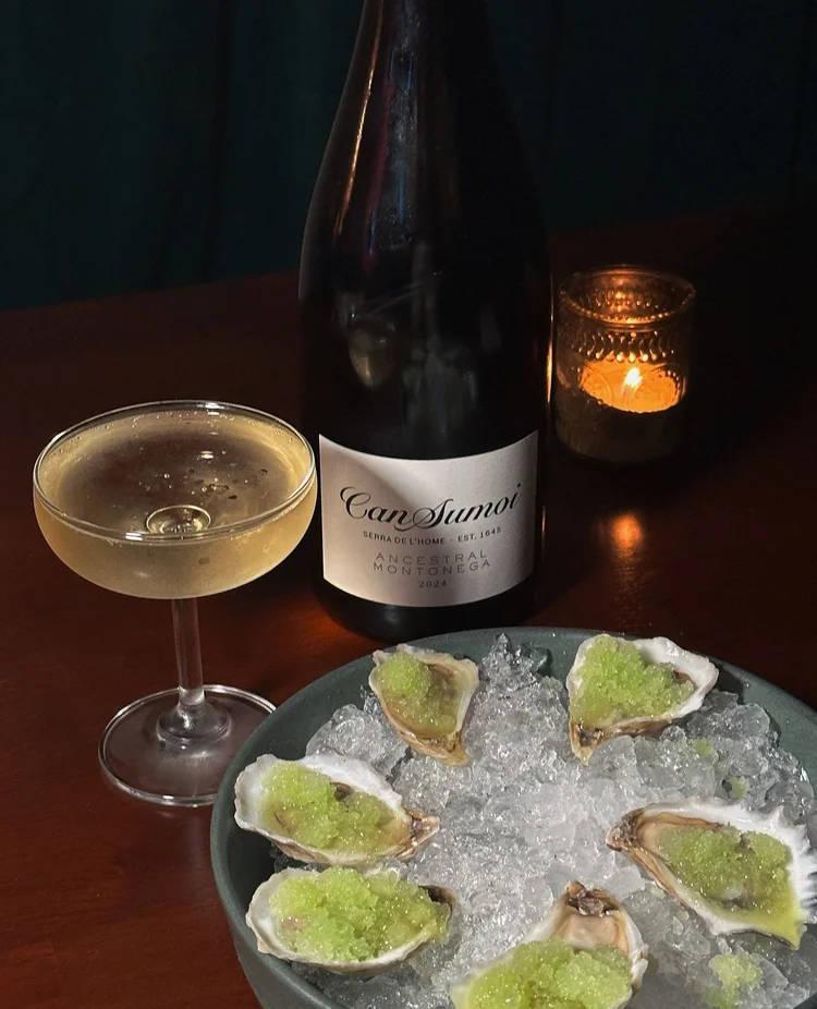 Oysters and wine